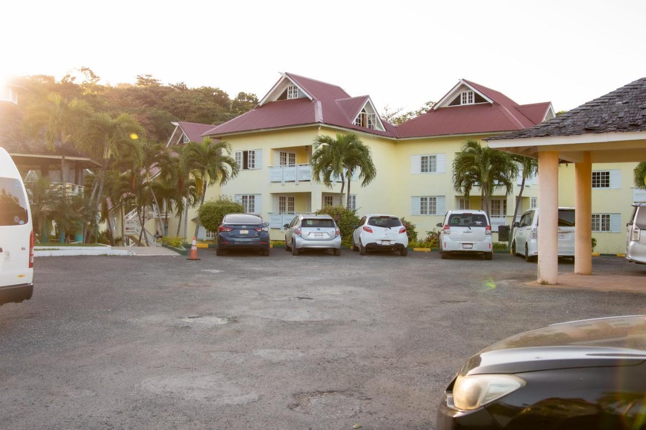 E 20 Mystic Ridge Ocho Rios Apartment Exterior photo